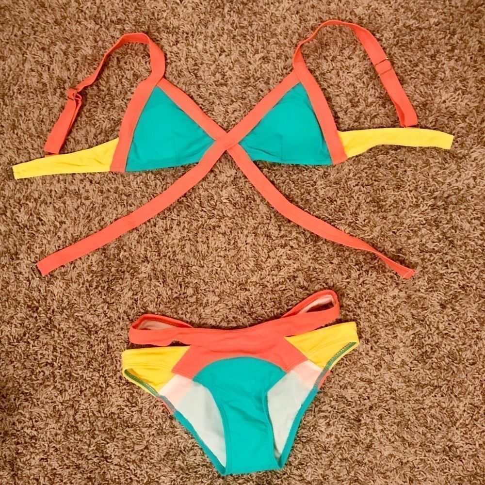 NWT Color Block Two Piece Swim Suit Size Small